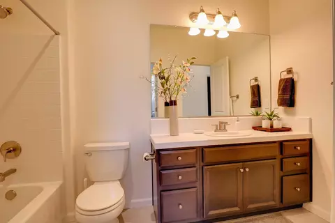 Bath - 4049 San Jose Ave, Clovis, CA 93619 photo 2 of 6