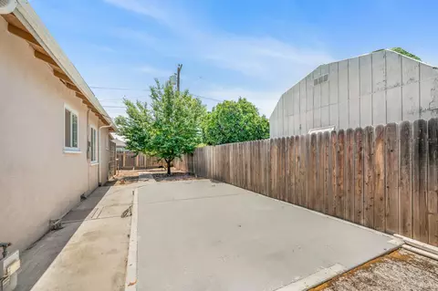 Exterior - 1439 Gary St, Selma, CA 93662 photo 4 of 5
