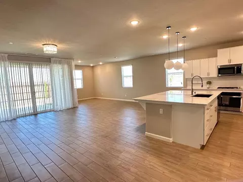 Living - 428 Cathedral Ct S, Madera, CA 93636 photo 1 of 3