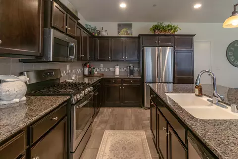 Kitchen - 3971 Saginaw Ave, Clovis, CA 93619 photo 4 of 4