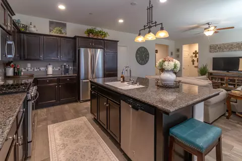 Kitchen - 3971 Saginaw Ave, Clovis, CA 93619 photo 3 of 4
