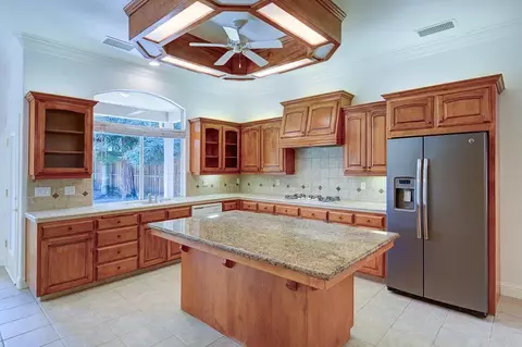 Kitchen - 274 W Lester Ave, Clovis, CA 93619 photo 1 of 4
