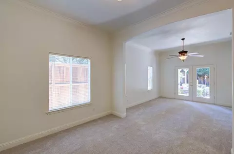 Living - 274 W Lester Ave, Clovis, CA 93619 photo 10 of 14