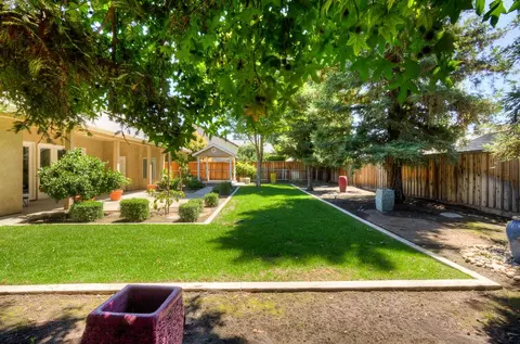 Exterior - 274 W Lester Ave, Clovis, CA 93619 photo 7 of 19