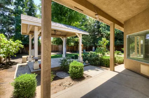 Exterior - 274 W Lester Ave, Clovis, CA 93619 photo 6 of 19