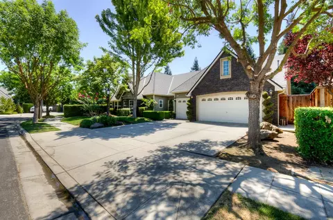 Exterior - 274 W Lester Ave, Clovis, CA 93619 photo 2 of 19