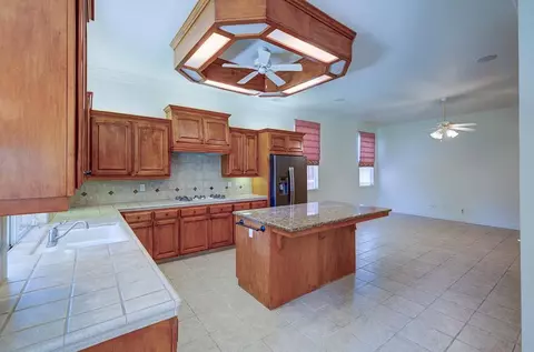 Kitchen - 274 W Lester Ave, Clovis, CA 93619 photo 3 of 4