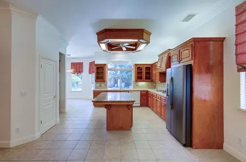 Kitchen - 274 W Lester Ave, Clovis, CA 93619 photo 4 of 4