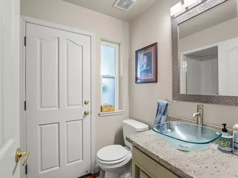 Bath - 16150 E Mckinley Ave, Sanger, CA 93657 photo 1 of 3