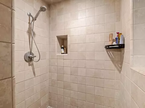 Bath - 16150 E Mckinley Ave, Sanger, CA 93657 photo 2 of 3