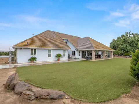 Exterior - 16150 E Mckinley Ave, Sanger, CA 93657 photo 3 of 5