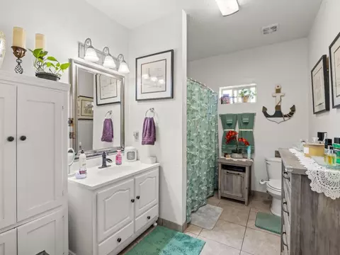 Bath - 16150 E Mckinley Ave, Sanger, CA 93657 photo 4 of 4