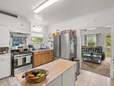 Kitchen - 16150 E Mckinley Ave, Sanger, CA 93657 photo 4 of 4