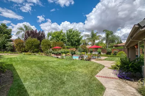 Exterior - 856 E Sutton Dr, Fresno, CA 93720 photo 6 of 7