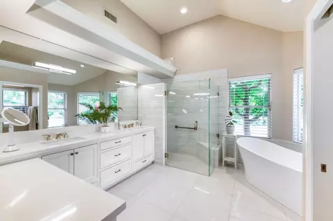 Bath - 856 E Sutton Dr, Fresno, CA 93720 photo 1 of 4