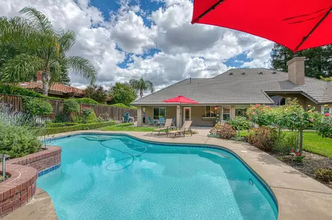 Exterior - 856 E Sutton Dr, Fresno, CA 93720 photo 4 of 7