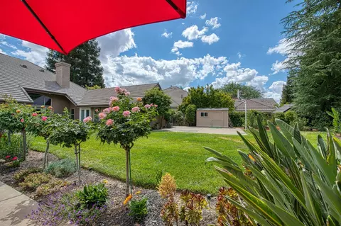 Exterior - 856 E Sutton Dr, Fresno, CA 93720 photo 5 of 7