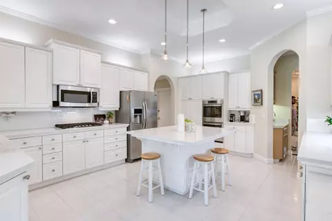 Kitchen - 856 E Sutton Dr, Fresno, CA 93720 photo 6 of 6