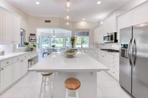 Kitchen - 856 E Sutton Dr, Fresno, CA 93720 photo 4 of 6