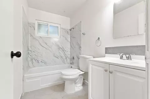 Bath - 873 S 12th St, Kerman, CA 93630 photo 1 of 2