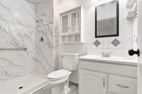 Bath - 873 S 12th St, Kerman, CA 93630 photo 2 of 2