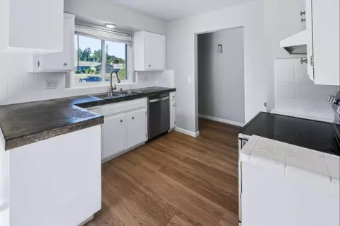 Kitchen - 1767 Gettysburg Ave, Clovis, CA 93611 photo 2 of 2