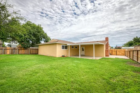 Exterior - 2612 Purdue Ave, Clovis, CA 93611 photo 2 of 3