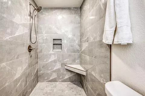 Bath - 2612 Purdue Ave, Clovis, CA 93611 photo 3 of 3