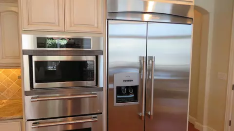 Kitchen - 15641 Oak Dr, Kerman, CA 93630 photo 5 of 5