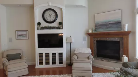 Living - 15641 Oak Dr, Kerman, CA 93630 photo 1 of 2