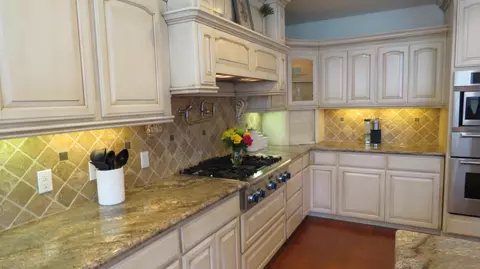 Kitchen - 15641 Oak Dr, Kerman, CA 93630 photo 2 of 5