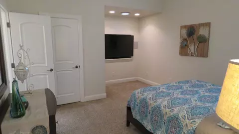 Bedroom - 15641 Oak Dr, Kerman, CA 93630 photo 5 of 5