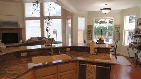 Kitchen - 15641 Oak Dr, Kerman, CA 93630 photo 3 of 5