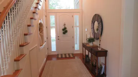 Entry Way - 15641 Oak Dr, Kerman, CA 93630 photo 1 of 2