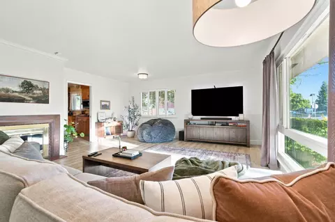 Living - 601 Williams Ave, Madera, CA 93637 photo 1 of 3