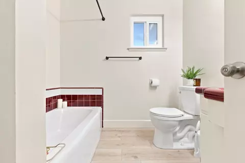 Bath - 601 Williams Ave, Madera, CA 93637 photo 1 of 3