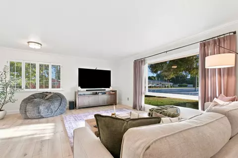 Living - 601 Williams Ave, Madera, CA 93637 photo 2 of 3
