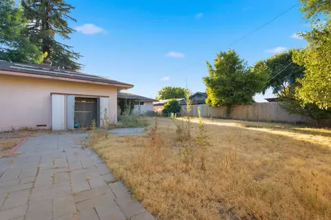 Exterior - 601 Williams Ave, Madera, CA 93637 photo 5 of 10
