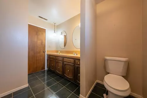 Bath - 1058 Pierce Dr, Clovis, CA 93612 photo 3 of 5