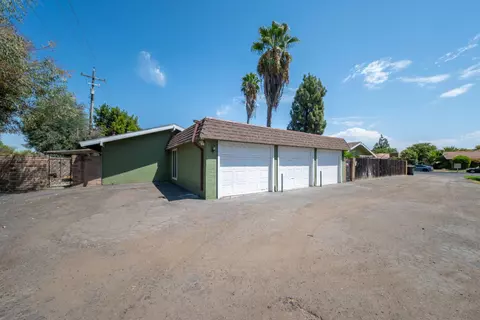 Exterior - 1058 Pierce Dr, Clovis, CA 93612 photo 2 of 7