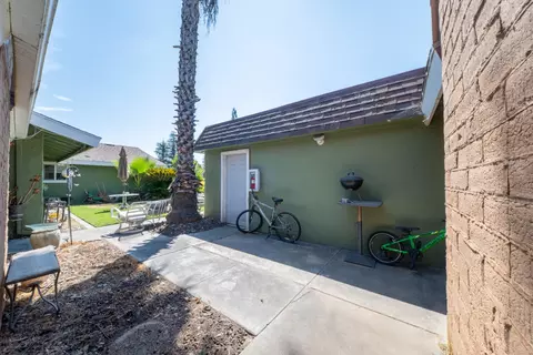 Exterior - 1058 Pierce Dr, Clovis, CA 93612 photo 4 of 7