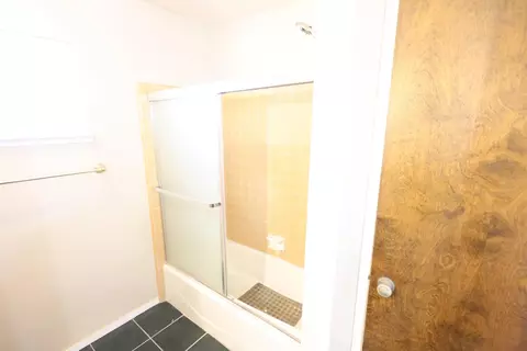 Bath - 1058 Pierce Dr, Clovis, CA 93612 photo 3 of 5