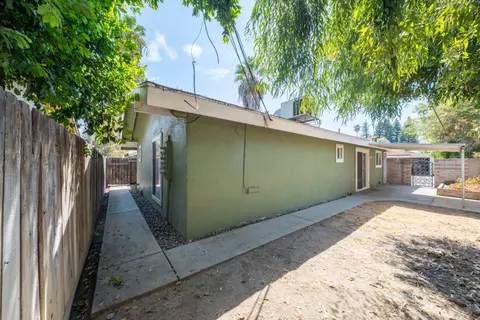 Exterior - 1058 Pierce Dr, Clovis, CA 93612 photo 6 of 7