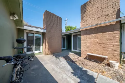 Exterior - 1058 Pierce Dr, Clovis, CA 93612 photo 3 of 7