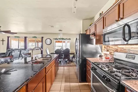 Kitchen - 1751 Mitchell St, Selma, CA 93662 photo 5 of 8