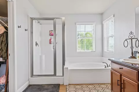 Bath - 1751 Mitchell St, Selma, CA 93662 photo 4 of 6