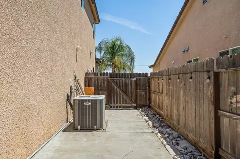 Exterior - 1751 Mitchell St, Selma, CA 93662 photo 6 of 6