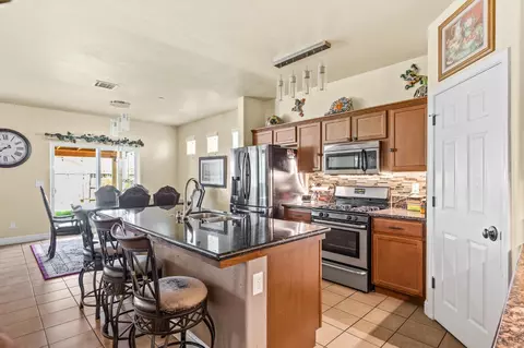 Kitchen - 1751 Mitchell St, Selma, CA 93662 photo 4 of 8