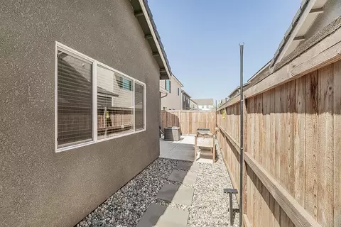 Exterior - 1021 Plum Tree Ave, Clovis, CA 93619 photo 5 of 5