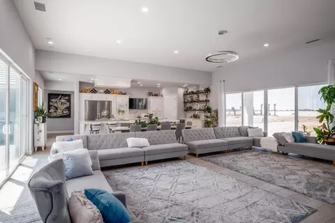 Living - 13212 E Shaw Ave, Sanger, CA 93657 photo 2 of 4